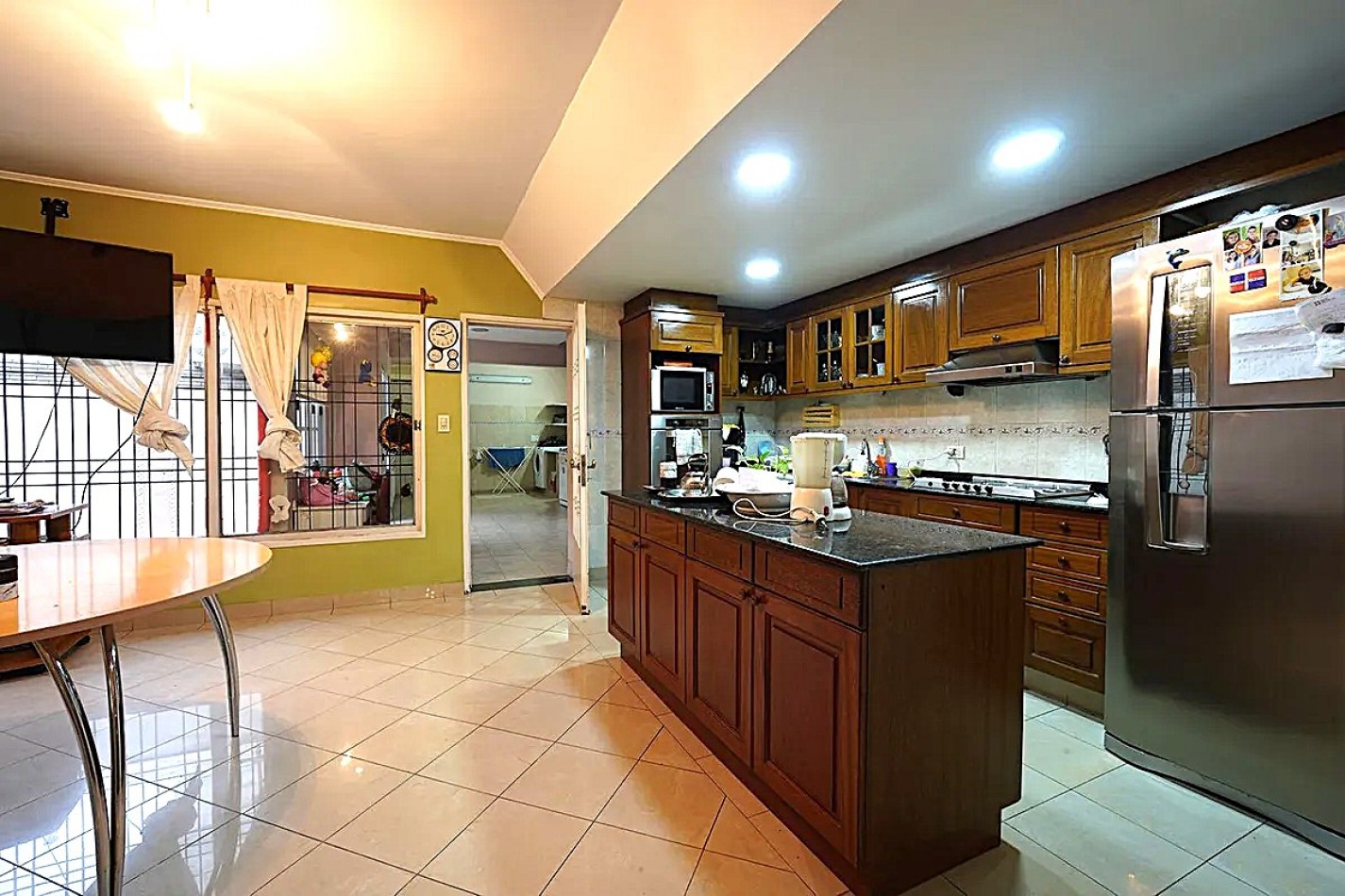 VENTA CASA CON PILETA 6 AMBIENTES EN CABALLITO ****APTO CREDITO BANCARIO**** 