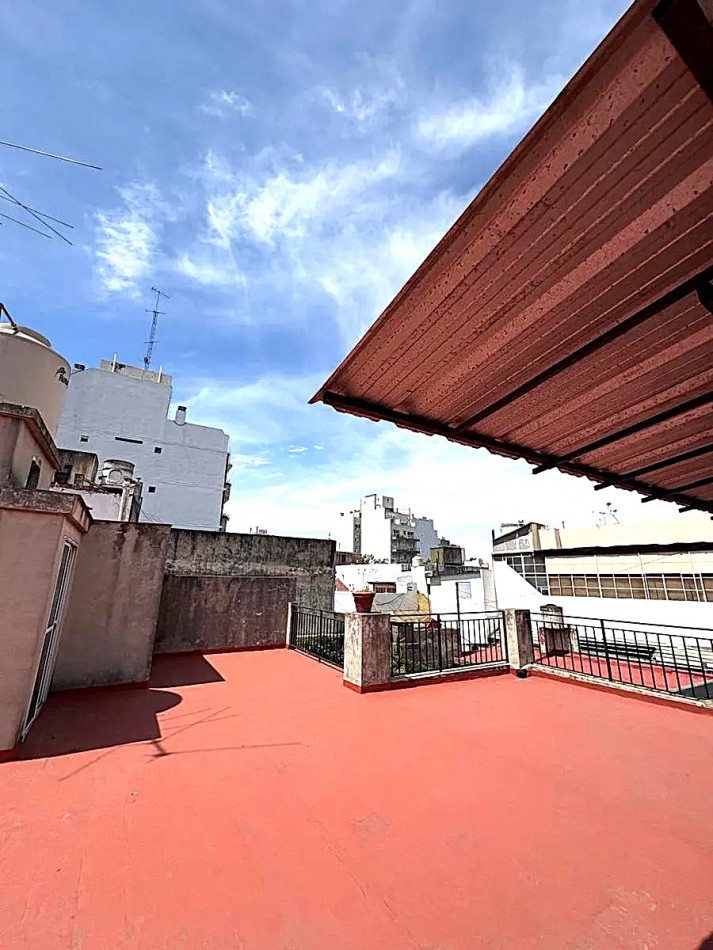 VENTA CASA CON PILETA 6 AMBIENTES EN CABALLITO ****APTO CREDITO BANCARIO**** 