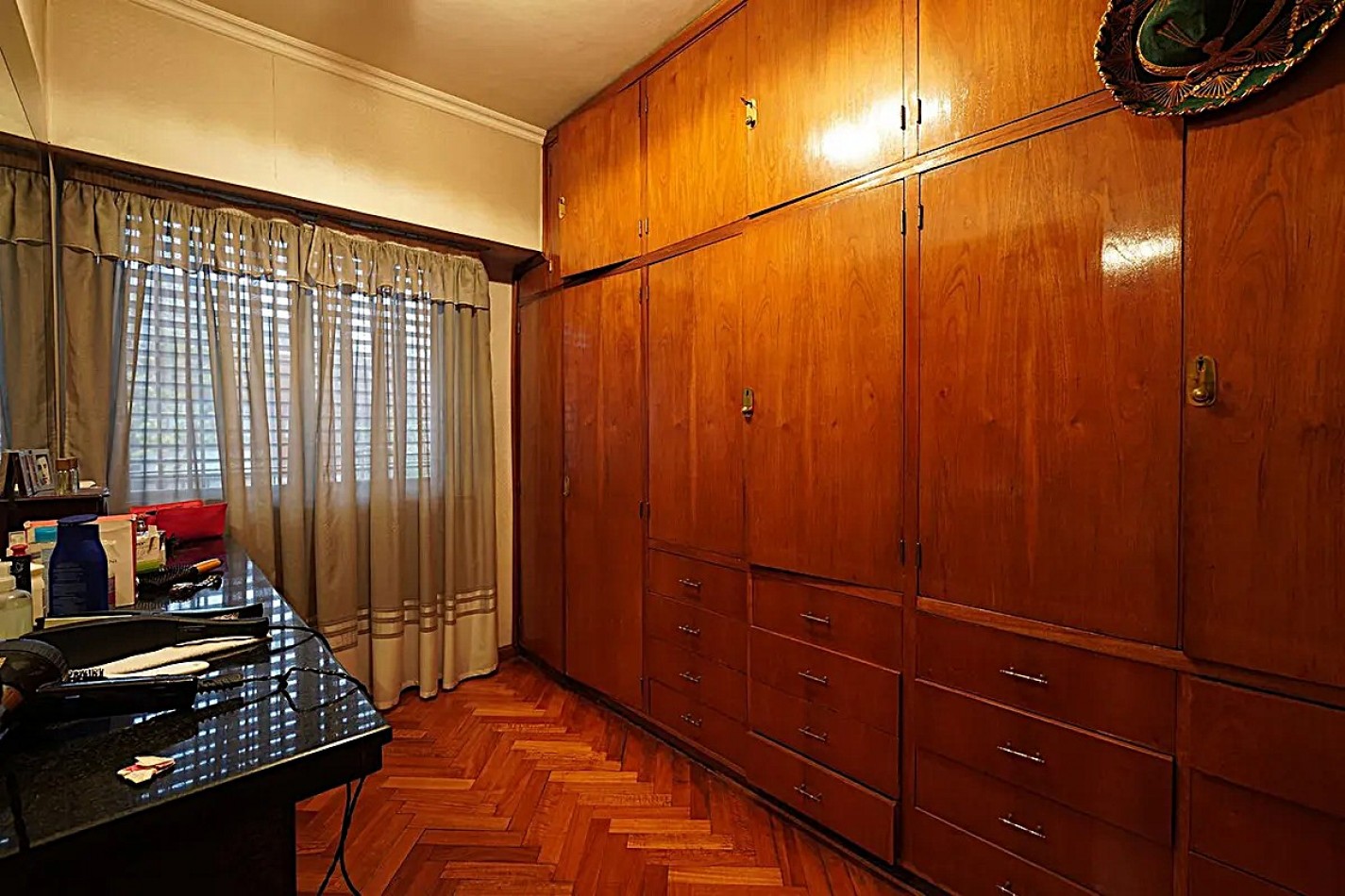 VENTA CASA CON PILETA 6 AMBIENTES EN CABALLITO ****APTO CREDITO BANCARIO**** 