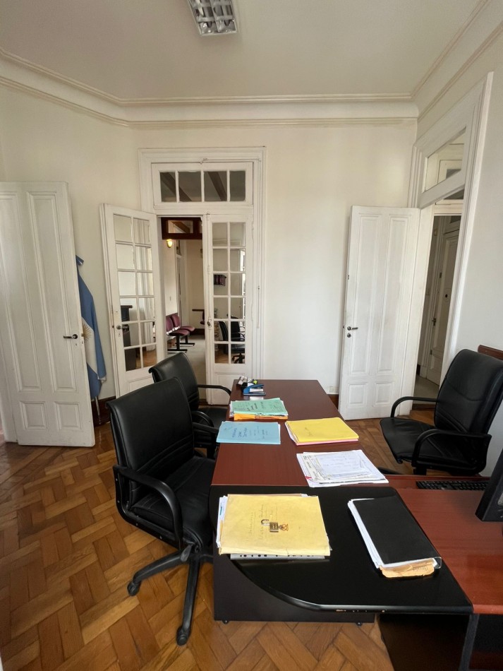 SEMIPISO 6 AMBIENTES AL FRENTE ESTILO ANTIGUO APTO PROFESIONAL (HOY ESTUDIO JURIDICO)