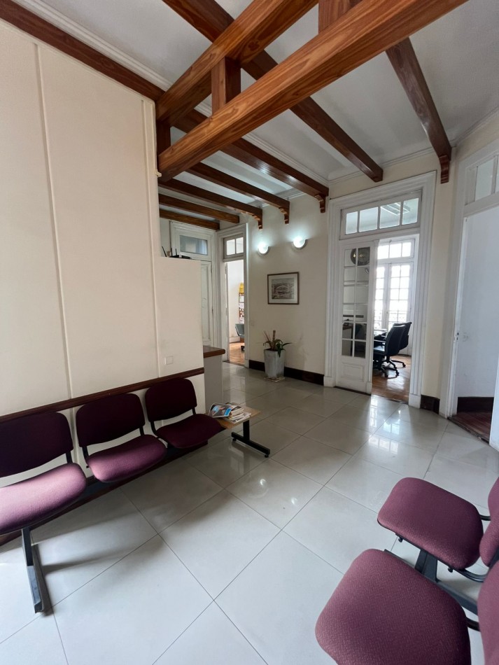 SEMIPISO 6 AMBIENTES AL FRENTE ESTILO ANTIGUO APTO PROFESIONAL (HOY ESTUDIO JURIDICO)