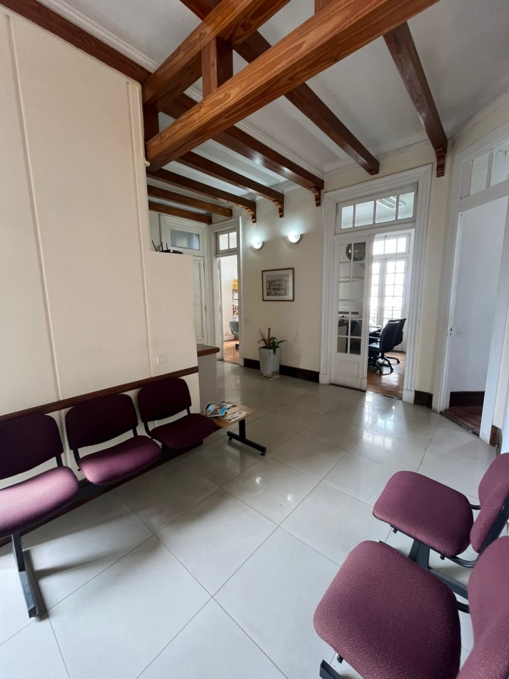 SEMIPISO 6 AMBIENTES AL FRENTE ESTILO ANTIGUO APTO PROFESIONAL (HOY ESTUDIO JURIDICO)