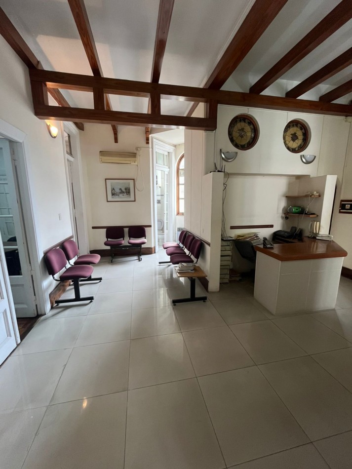 SEMIPISO 6 AMBIENTES AL FRENTE ESTILO ANTIGUO APTO PROFESIONAL (HOY ESTUDIO JURIDICO)