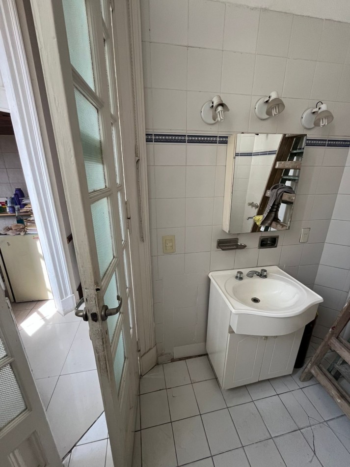 SEMIPISO 6 AMBIENTES AL FRENTE ESTILO ANTIGUO APTO PROFESIONAL (HOY ESTUDIO JURIDICO)