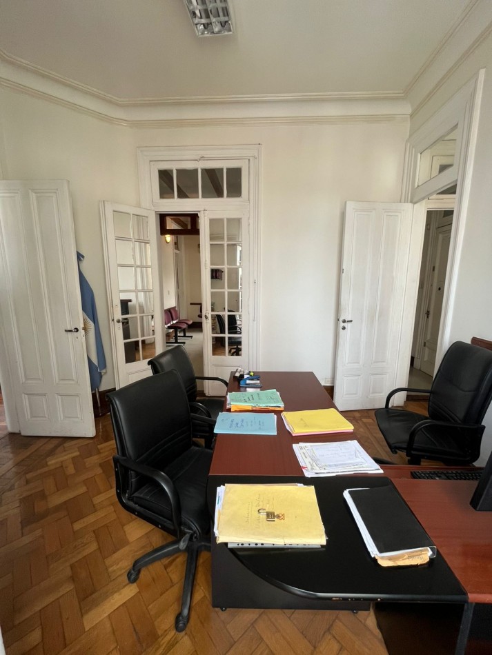 SEMIPISO 6 AMBIENTES AL FRENTE ESTILO ANTIGUO APTO PROFESIONAL (HOY ESTUDIO JURIDICO)