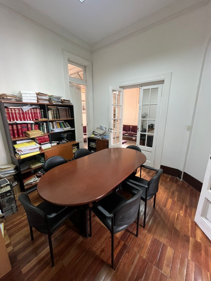 SEMIPISO 6 AMBIENTES AL FRENTE ESTILO ANTIGUO APTO PROFESIONAL (HOY ESTUDIO JURIDICO)