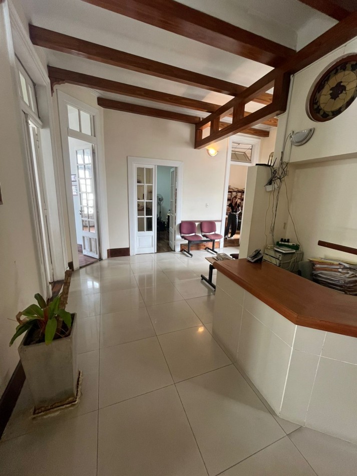 SEMIPISO 6 AMBIENTES AL FRENTE ESTILO ANTIGUO APTO PROFESIONAL (HOY ESTUDIO JURIDICO)