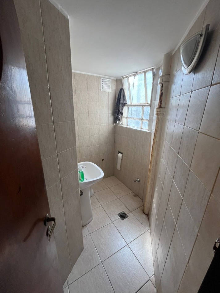 SEMIPISO 6 AMBIENTES AL FRENTE ESTILO ANTIGUO APTO PROFESIONAL (HOY ESTUDIO JURIDICO)