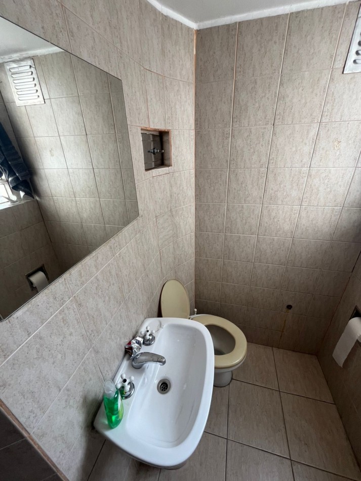 SEMIPISO 6 AMBIENTES AL FRENTE ESTILO ANTIGUO APTO PROFESIONAL (HOY ESTUDIO JURIDICO)