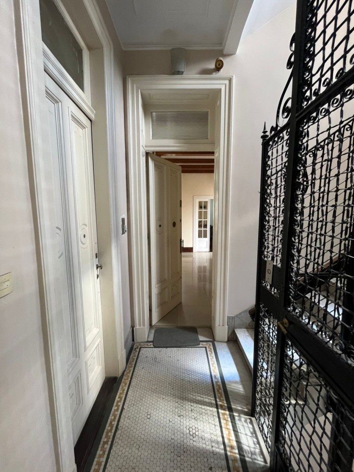 SEMIPISO 6 AMBIENTES AL FRENTE ESTILO ANTIGUO APTO PROFESIONAL (HOY ESTUDIO JURIDICO)