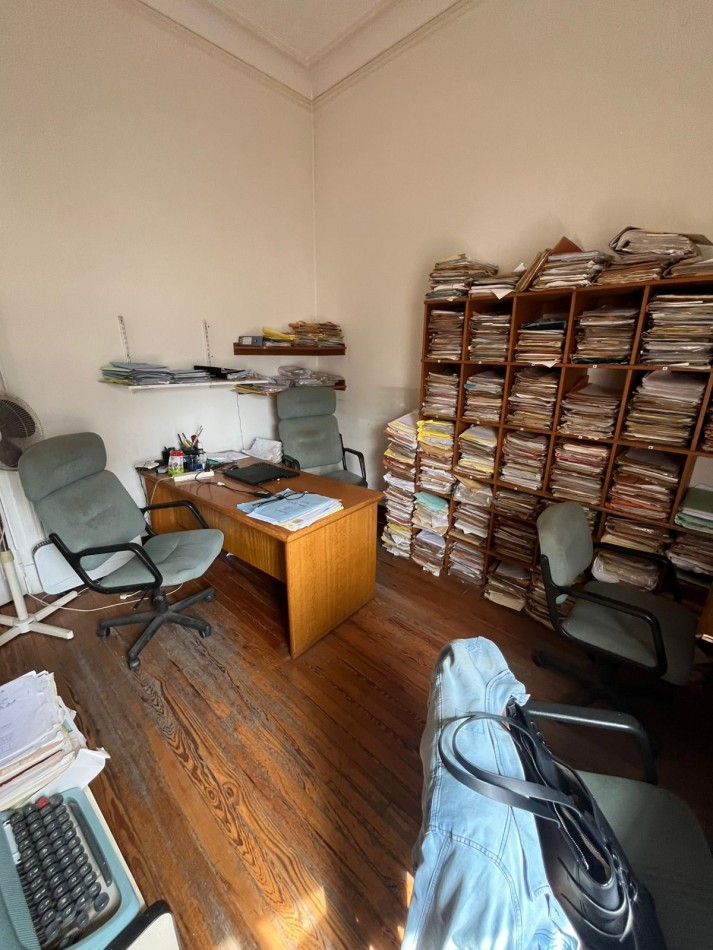 SEMIPISO 6 AMBIENTES AL FRENTE ESTILO ANTIGUO APTO PROFESIONAL (HOY ESTUDIO JURIDICO)