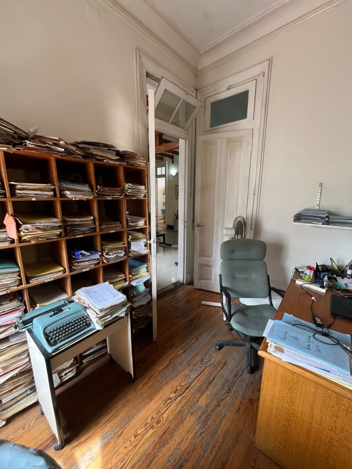 SEMIPISO 6 AMBIENTES AL FRENTE ESTILO ANTIGUO APTO PROFESIONAL (HOY ESTUDIO JURIDICO)