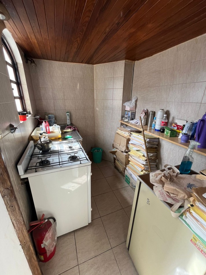 SEMIPISO 6 AMBIENTES AL FRENTE ESTILO ANTIGUO APTO PROFESIONAL (HOY ESTUDIO JURIDICO)