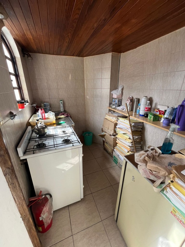 SEMIPISO 6 AMBIENTES AL FRENTE ESTILO ANTIGUO APTO PROFESIONAL (HOY ESTUDIO JURIDICO)