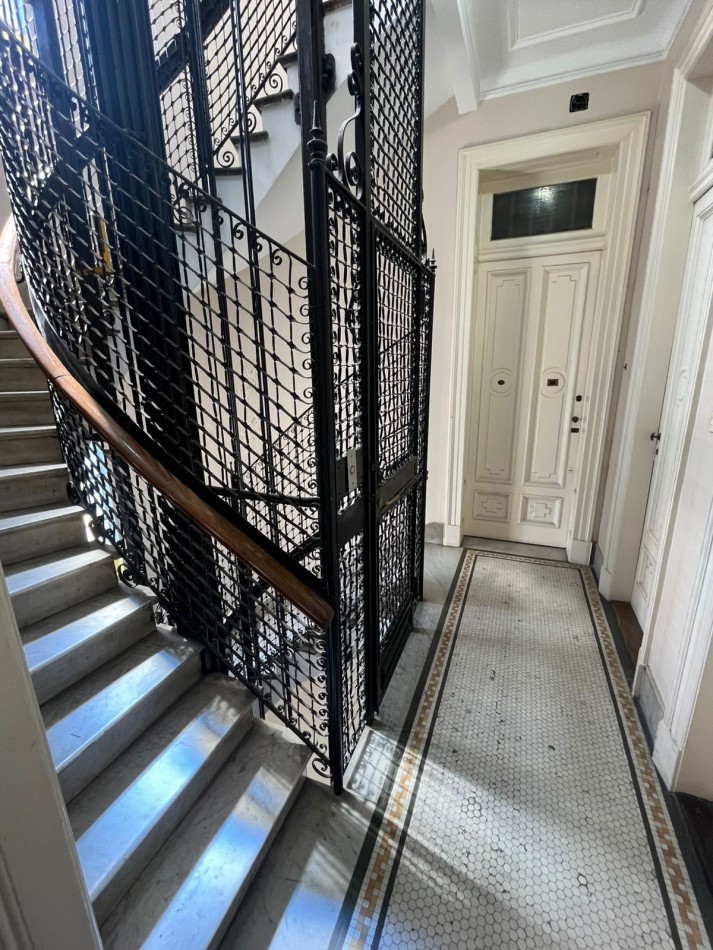 SEMIPISO 6 AMBIENTES AL FRENTE ESTILO ANTIGUO APTO PROFESIONAL (HOY ESTUDIO JURIDICO)