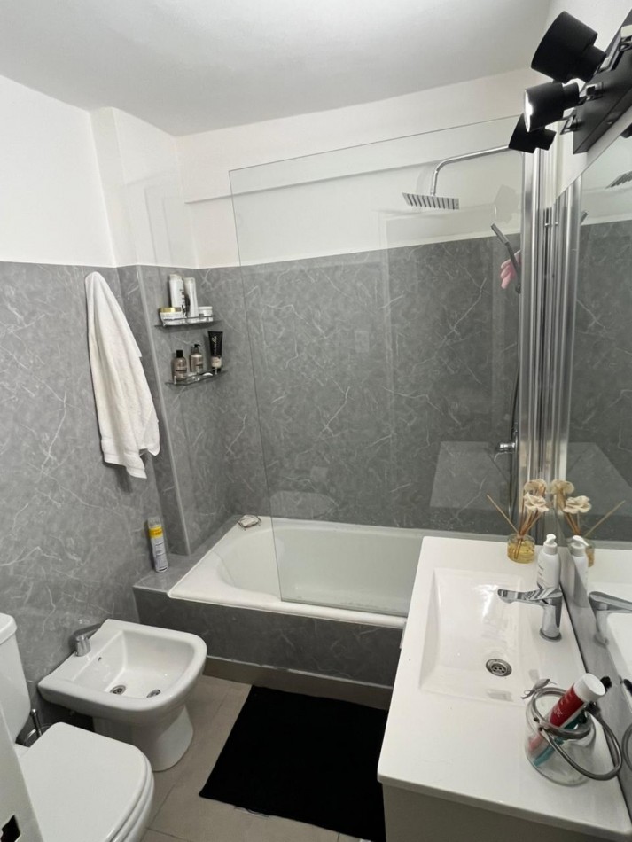 HERMOSO 2 ambientes RECICLADO a nuevo con balcon al frente ***APTO CREDITO BANCARIO***