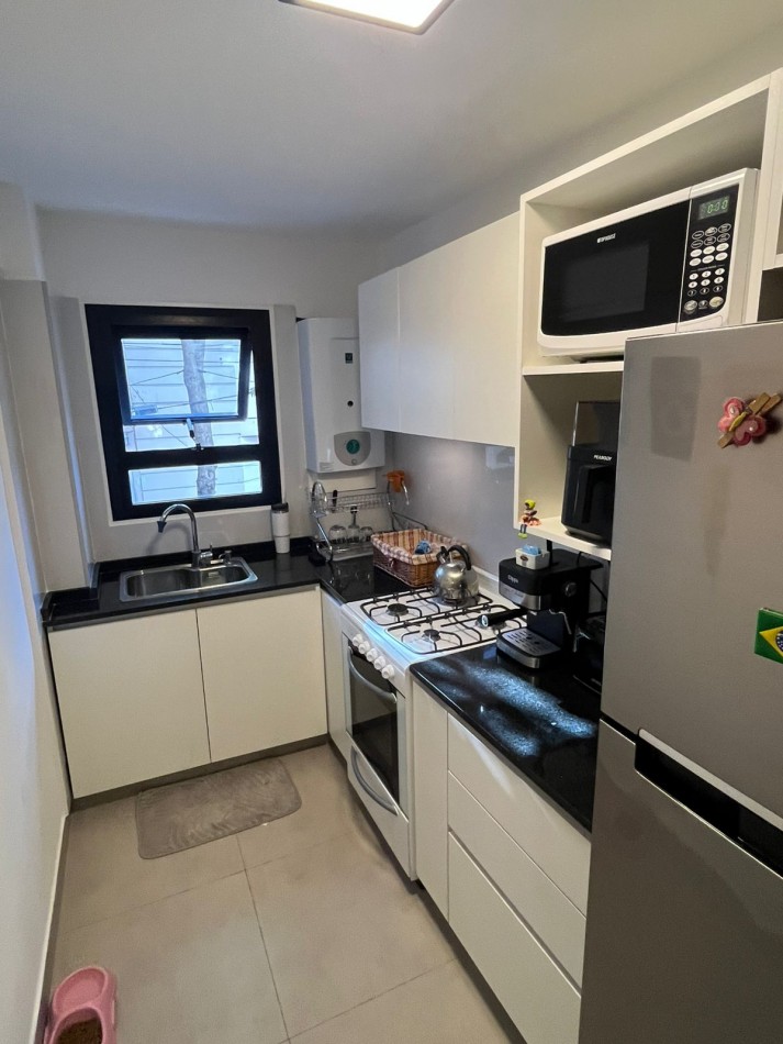 HERMOSO 2 ambientes RECICLADO a nuevo con balcon al frente ***APTO CREDITO BANCARIO***