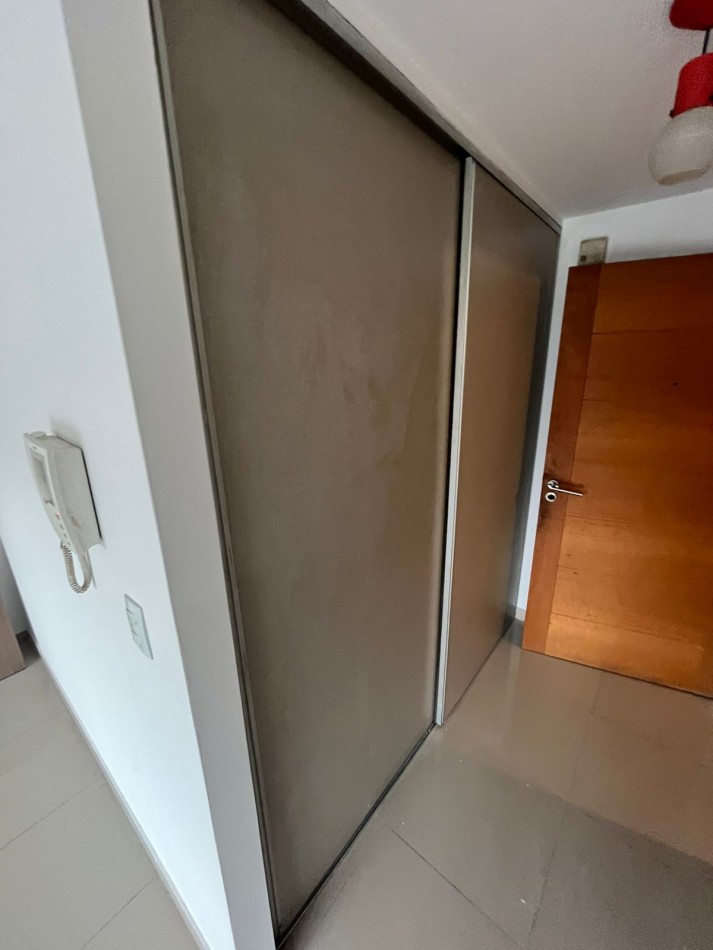 SE ALQUILA MONOAMBIENTE AL FRENTE CON BALCON SOBRE AVENIDA MUY LUMINOSO 