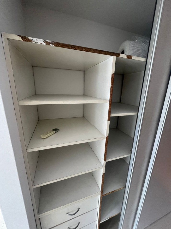 SE ALQUILA MONOAMBIENTE AL FRENTE CON BALCON SOBRE AVENIDA MUY LUMINOSO 