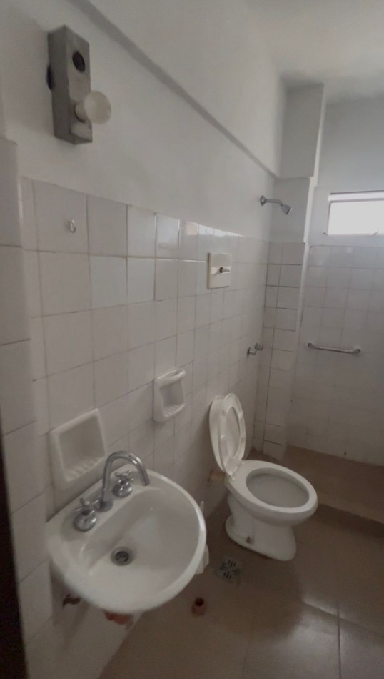 Se alquila Monoambiente SIN EXPENSAS amplio con seguro de caucion 