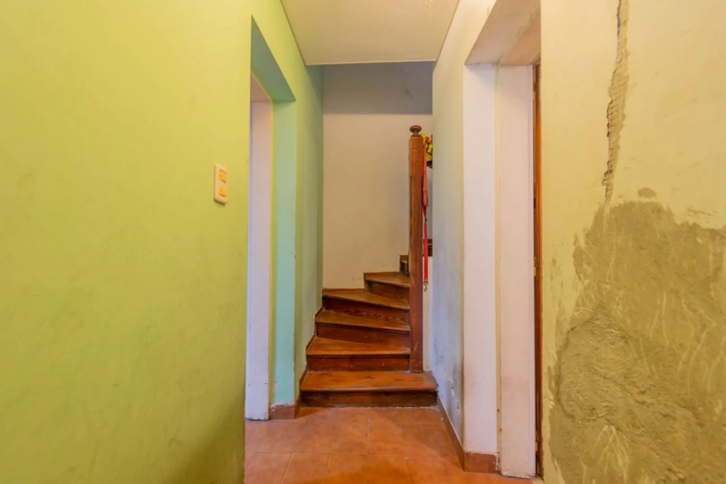 VENTA DE CASA 7 AMBIENTES CON TERRAZA A MEJORAR 