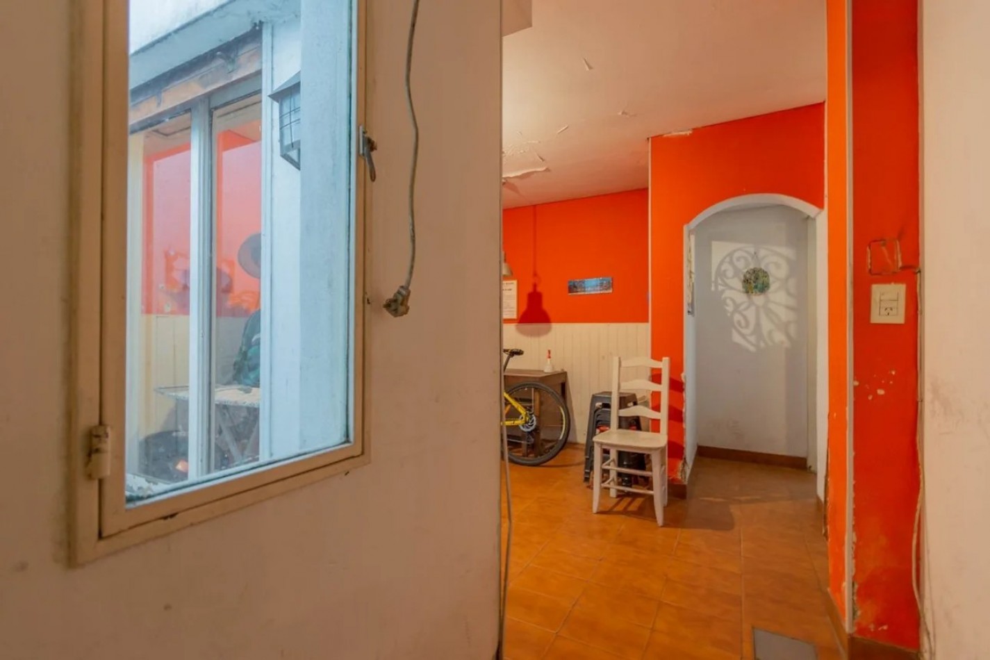 VENTA DE CASA 7 AMBIENTES CON TERRAZA A MEJORAR 