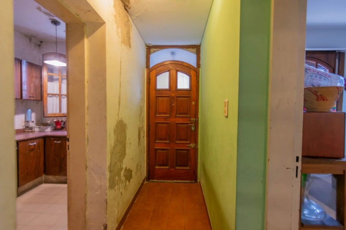 VENTA DE CASA 7 AMBIENTES CON TERRAZA A MEJORAR 