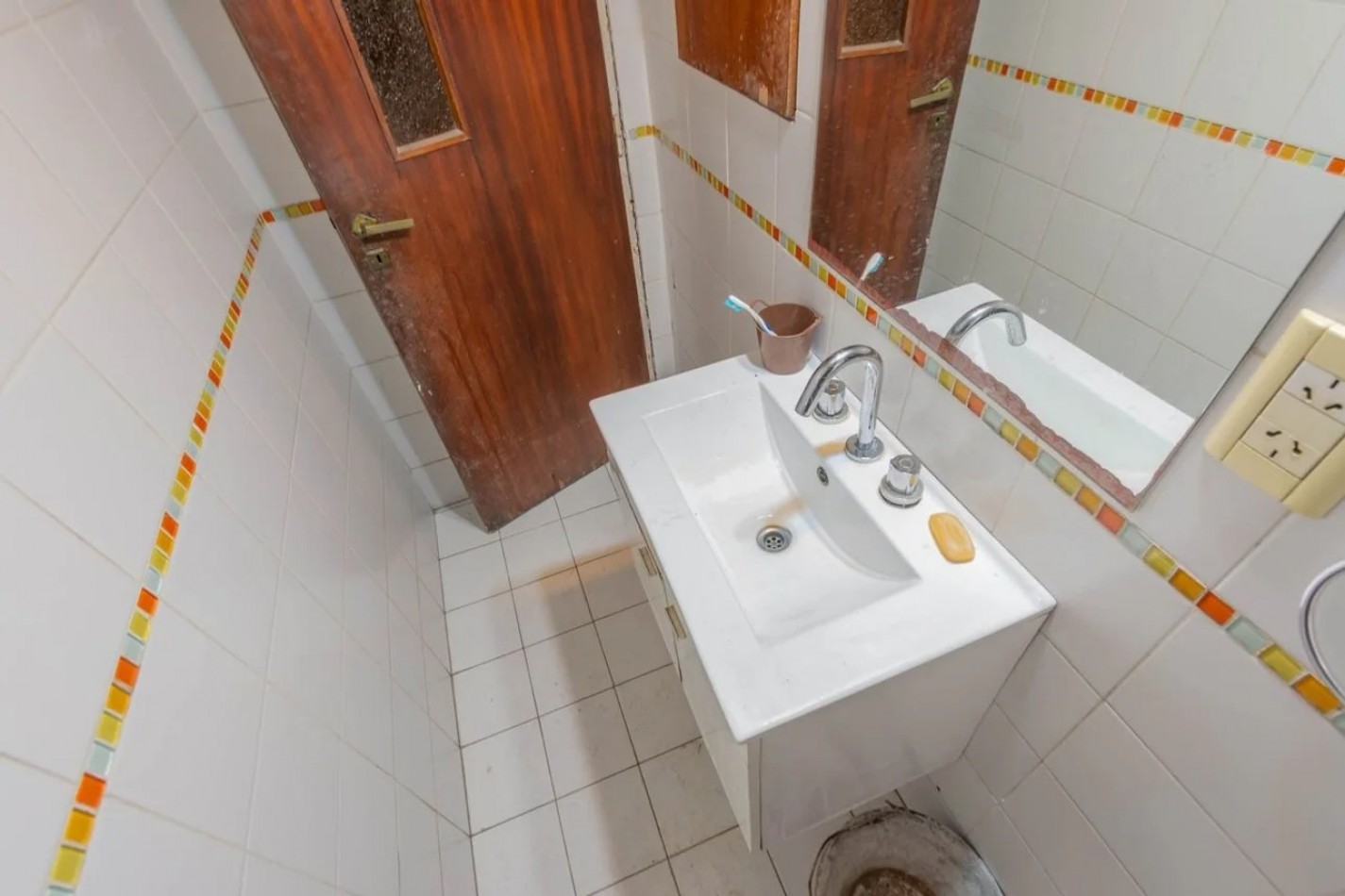 VENTA DE CASA 7 AMBIENTES CON TERRAZA A MEJORAR 