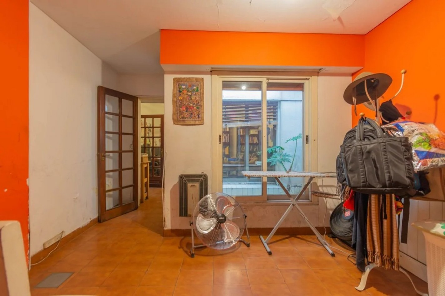 VENTA DE CASA 7 AMBIENTES CON TERRAZA A MEJORAR 