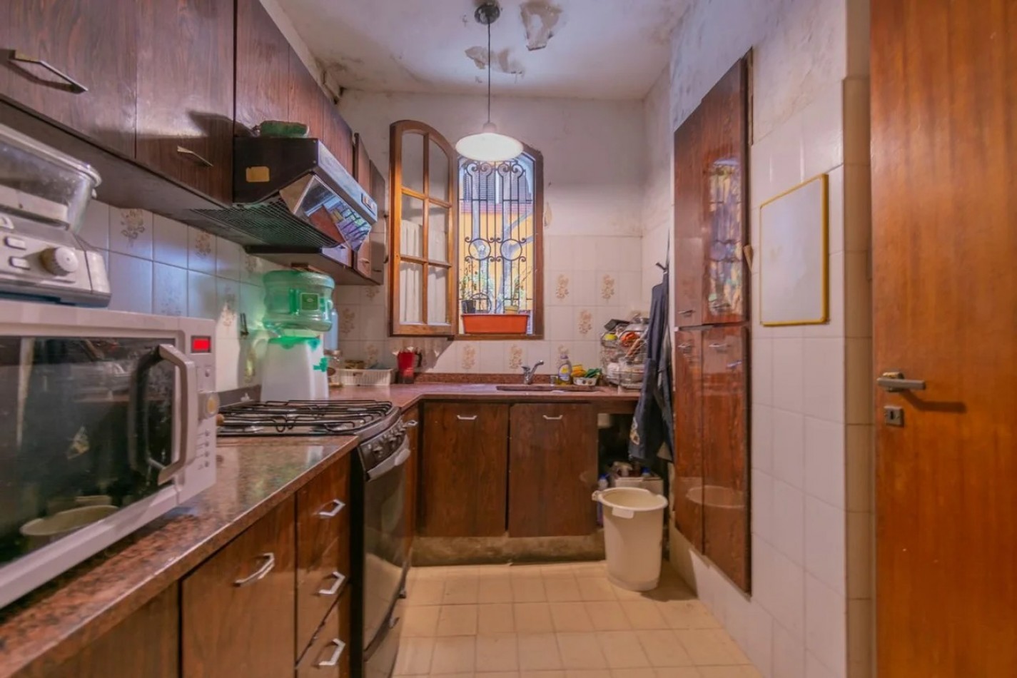 VENTA DE CASA 7 AMBIENTES CON TERRAZA A MEJORAR 