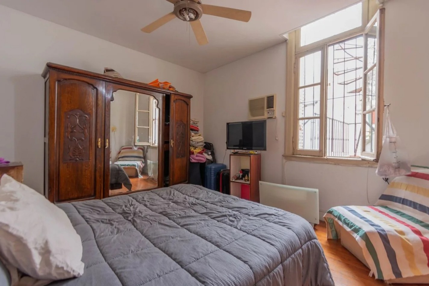 VENTA DE CASA 7 AMBIENTES CON TERRAZA A MEJORAR 