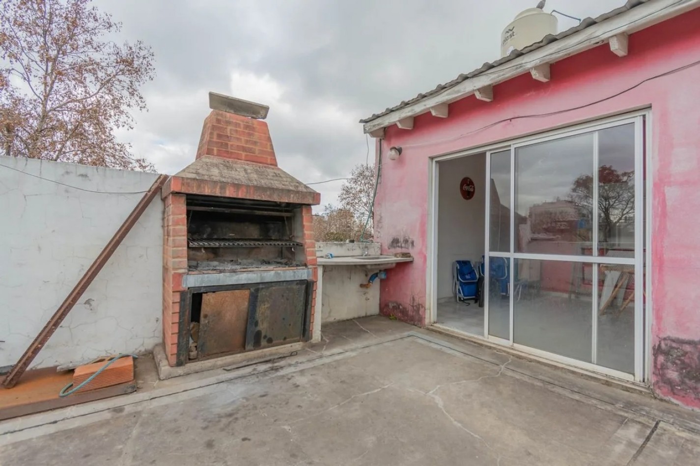 VENTA DE CASA 7 AMBIENTES CON TERRAZA A MEJORAR 