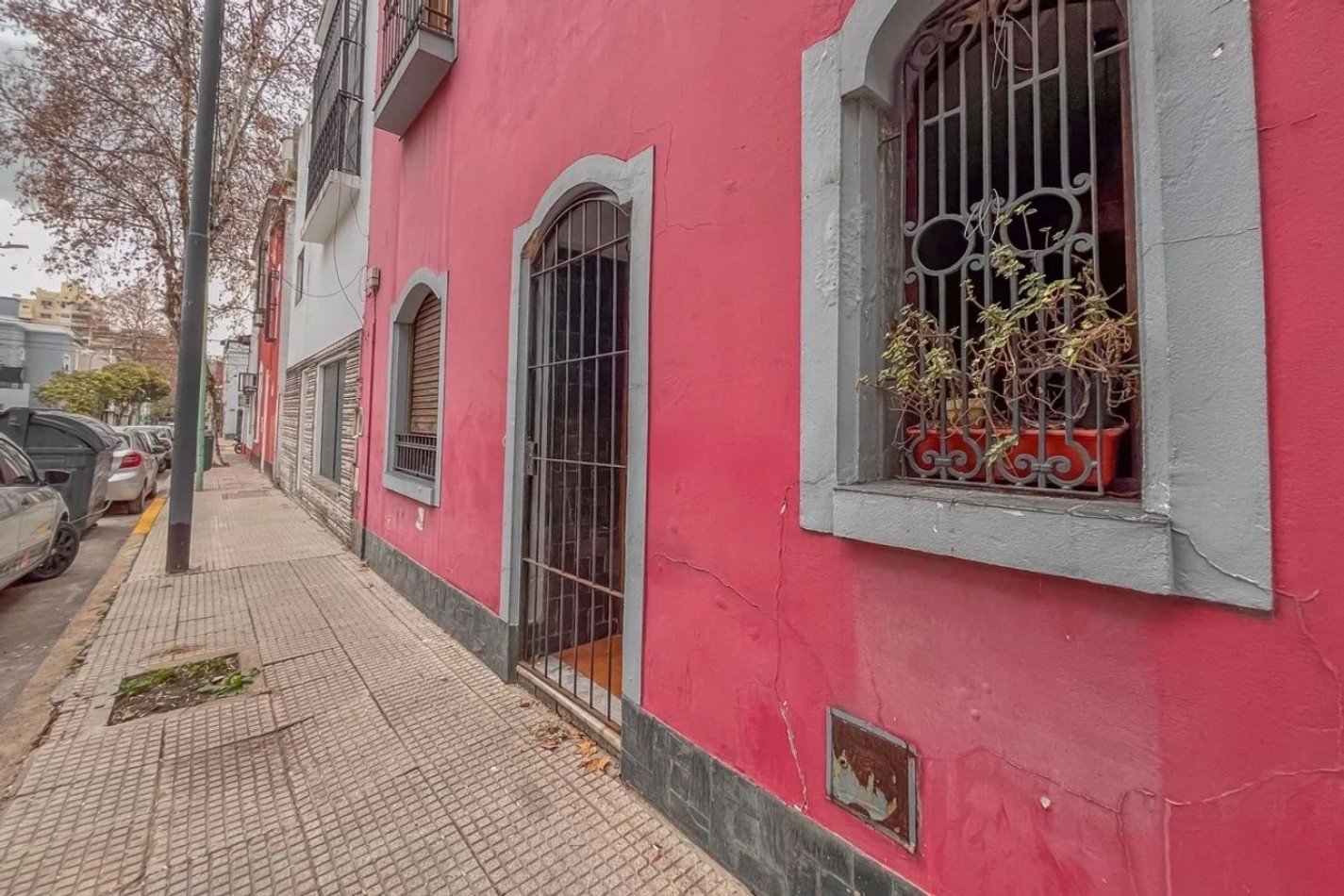 VENTA DE CASA 7 AMBIENTES CON TERRAZA A MEJORAR 