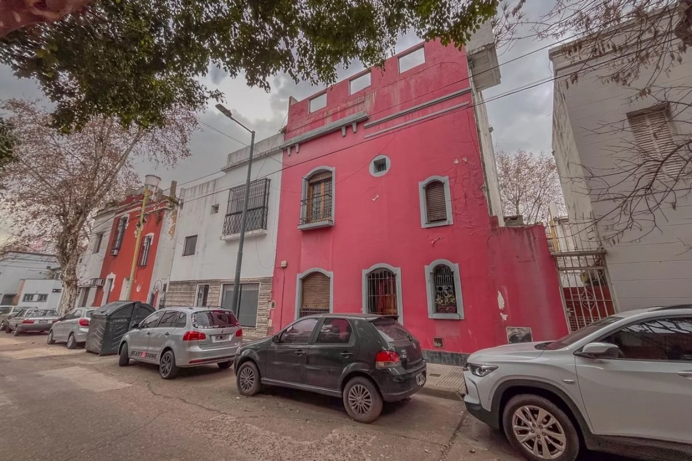 VENTA DE CASA 7 AMBIENTES CON TERRAZA A MEJORAR 