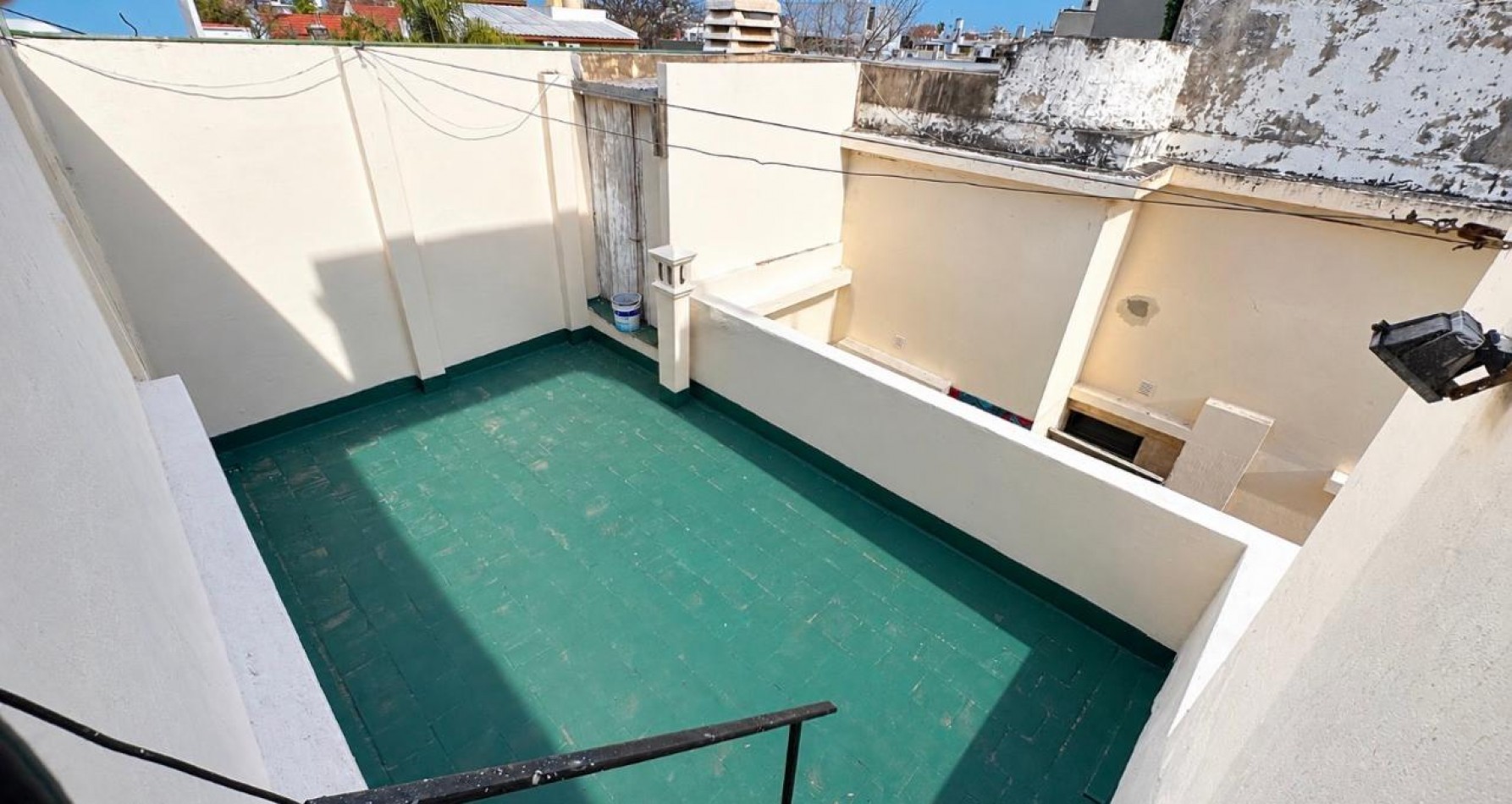 EXCELENTE PH AL FRENTE 3 AMBIENTES BALCON, PATIO Y TERRAZA ****APTO CREDITO BANCARIO****
