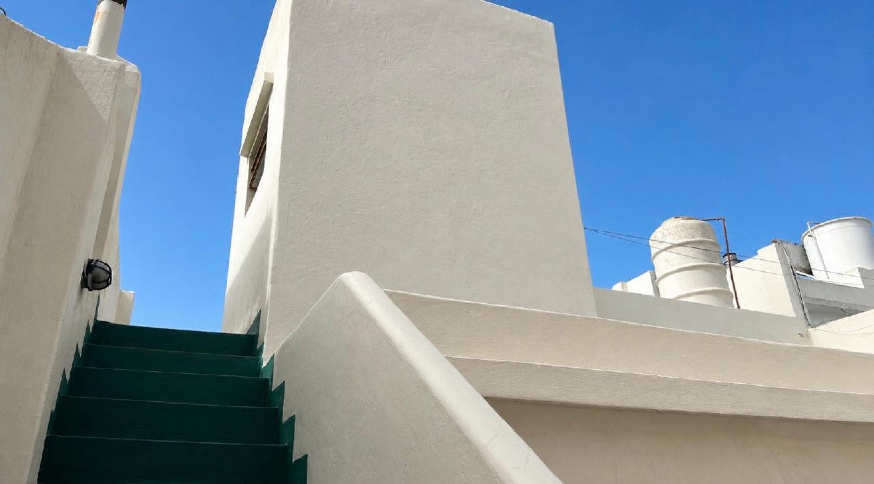 EXCELENTE PH AL FRENTE 3 AMBIENTES BALCON, PATIO Y TERRAZA ****APTO CREDITO BANCARIO****