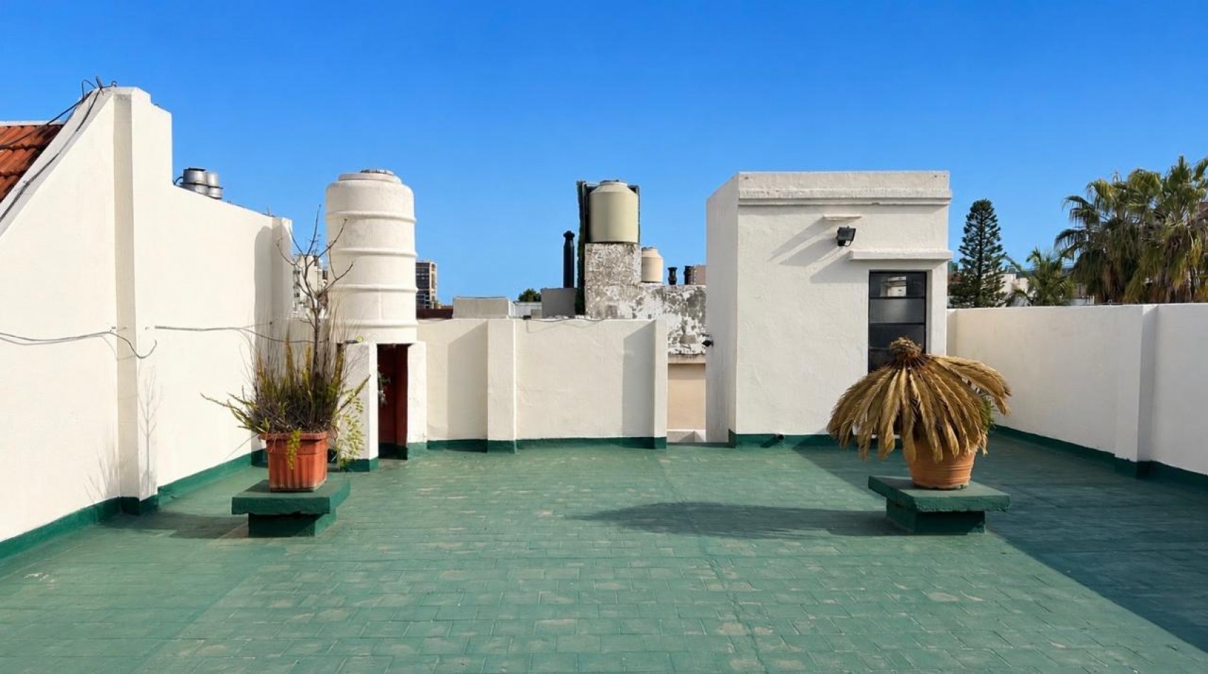 EXCELENTE PH AL FRENTE 3 AMBIENTES BALCON, PATIO Y TERRAZA ****APTO CREDITO BANCARIO****
