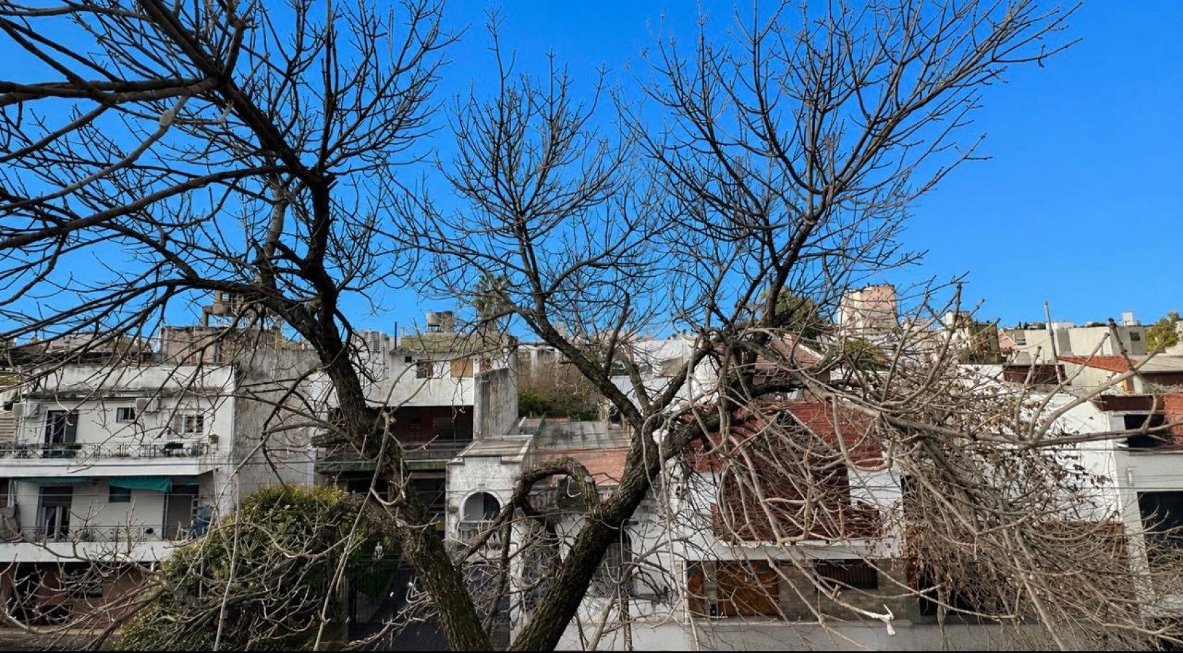 EXCELENTE PH AL FRENTE 3 AMBIENTES BALCON, PATIO Y TERRAZA ****APTO CREDITO BANCARIO****