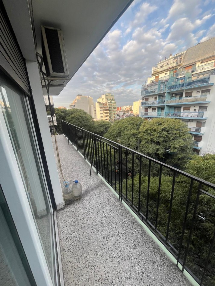 VENTA 3 AMBIENTES CON BALCON AL FRENTE Y LAVADERO EXCELENTE UBICACION ****APTO CREDITO BANCARIO****
