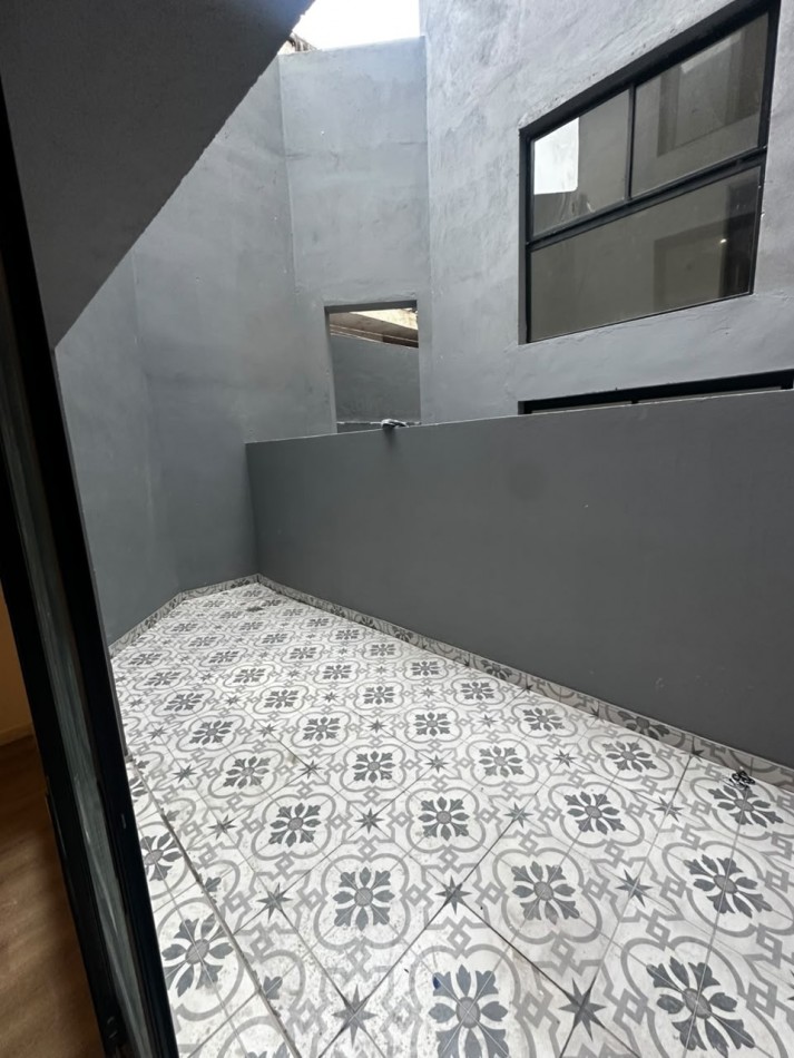 PH 3 AMBIENTES CON PATIO MODERNO A ESTRENAR SIN EXPENSAS 