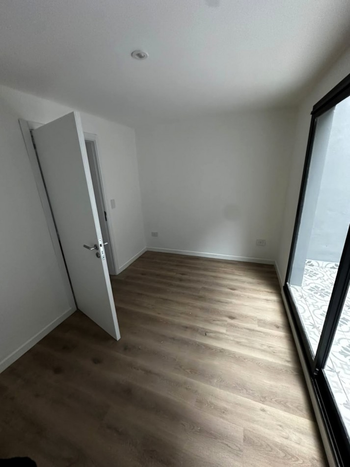PH 4 AMBIENTES CON PATIO MODERNO A ESTRENAR SIN EXPENSAS 