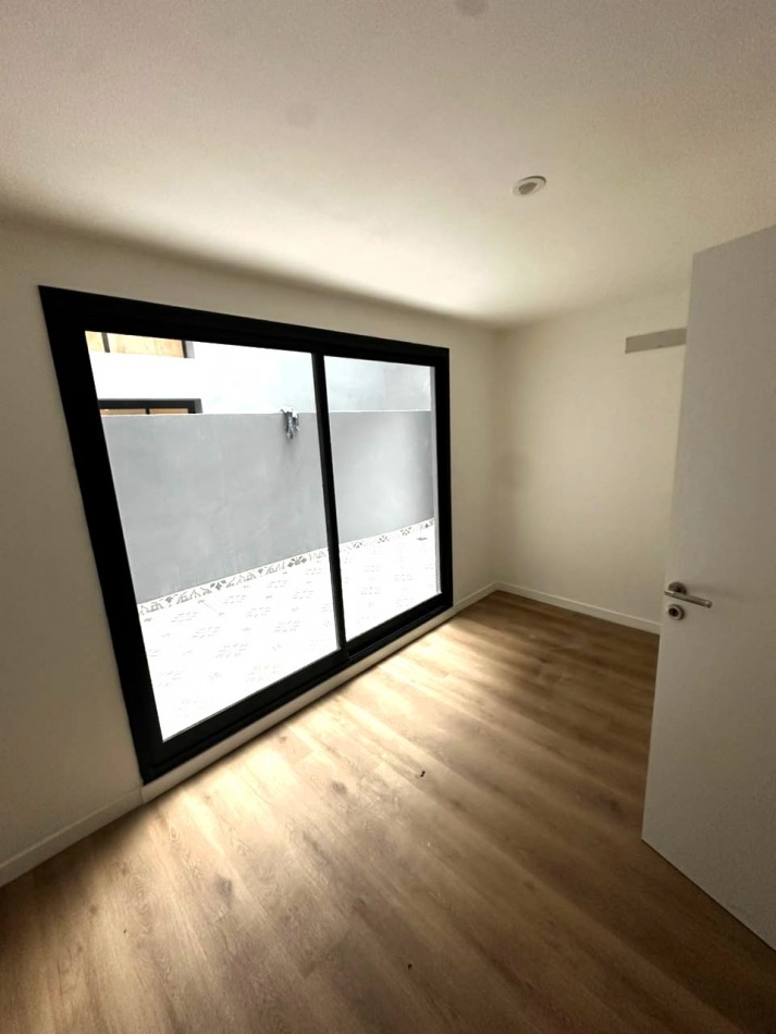 PH 4 AMBIENTES CON PATIO MODERNO A ESTRENAR SIN EXPENSAS 