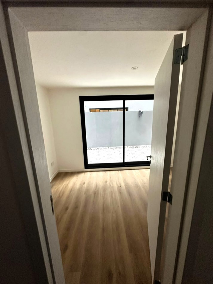 PH 4 AMBIENTES CON PATIO MODERNO A ESTRENAR SIN EXPENSAS 