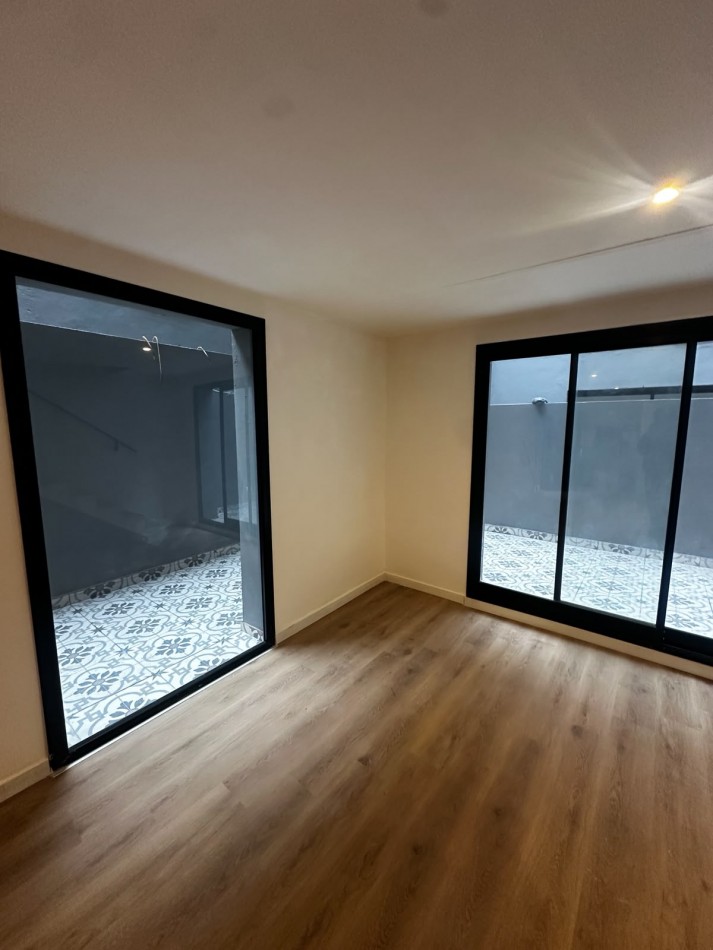 PH 4 AMBIENTES CON PATIO MODERNO A ESTRENAR SIN EXPENSAS 