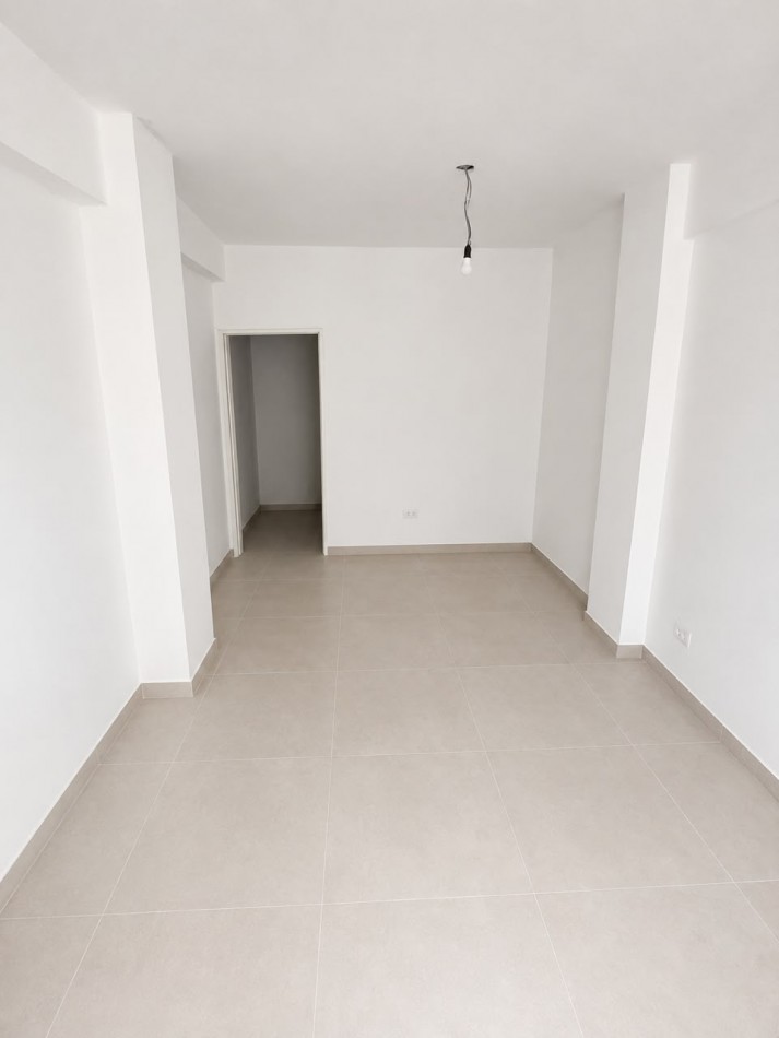 SE VENDE LOCAL A LA CALLE MUY BUENA UBICACION A ESTRENAR 
