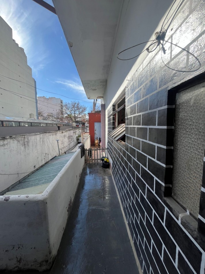 OPORTUNIDAD PH A RECICLAR PRIMER PISO POR ESCALERA APTO CREDITO BANCARIO 