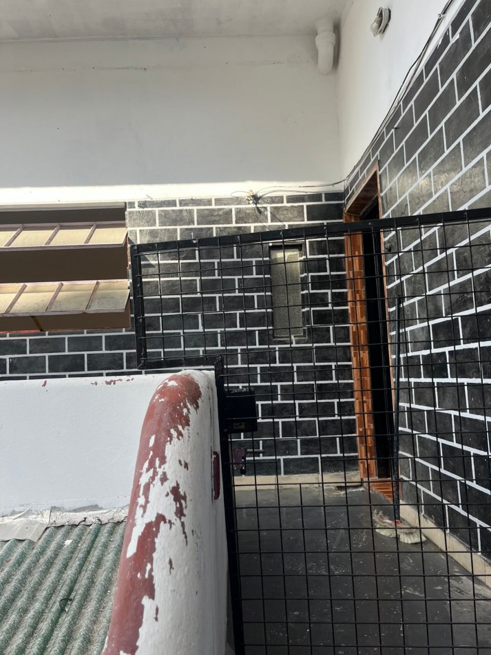 OPORTUNIDAD PH A RECICLAR PRIMER PISO POR ESCALERA APTO CREDITO BANCARIO 