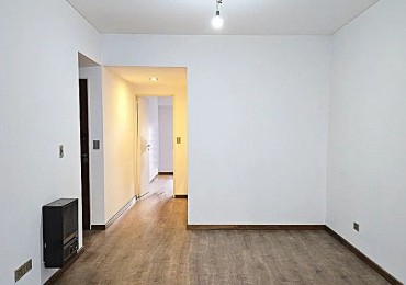 VENTA 2 AMBIENTES AL FRENTE CON BALCON Y LAVADERO CERCA DE TODO ***APTO CREDITO BANCARIO***