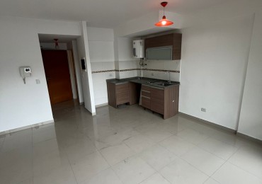 SE ALQUILA MONOAMBIENTE AL FRENTE CON BALCON SOBRE AVENIDA MUY LUMINOSO 