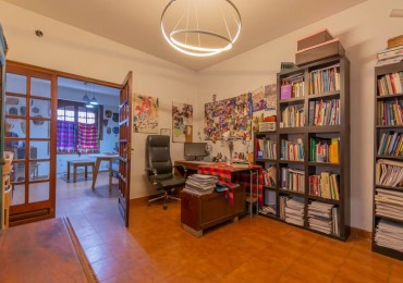 VENTA DE CASA 7 AMBIENTES CON TERRAZA A MEJORAR 